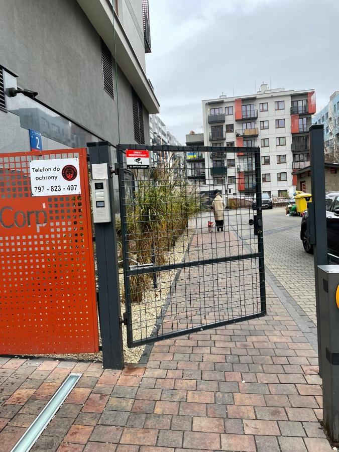 ורשה Cybernetyki2 Street Inn Near Airport מראה חיצוני תמונה