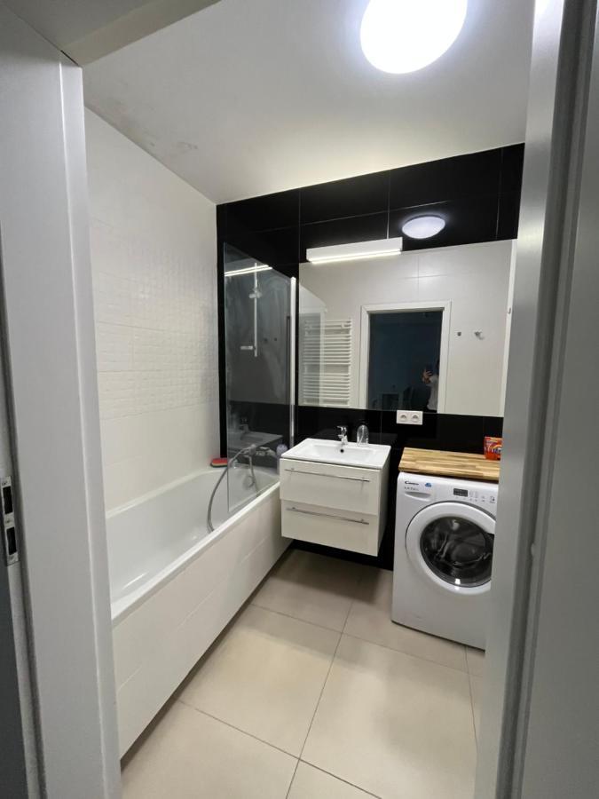 ורשה Cybernetyki2 Street Inn Near Airport מראה חיצוני תמונה