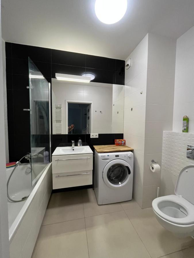 ורשה Cybernetyki2 Street Inn Near Airport מראה חיצוני תמונה