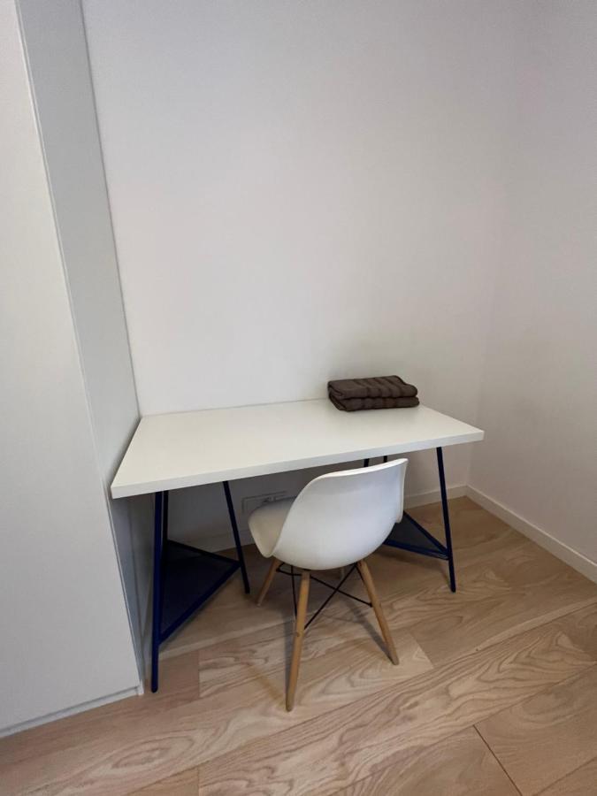 ורשה Cybernetyki2 Street Inn Near Airport מראה חיצוני תמונה