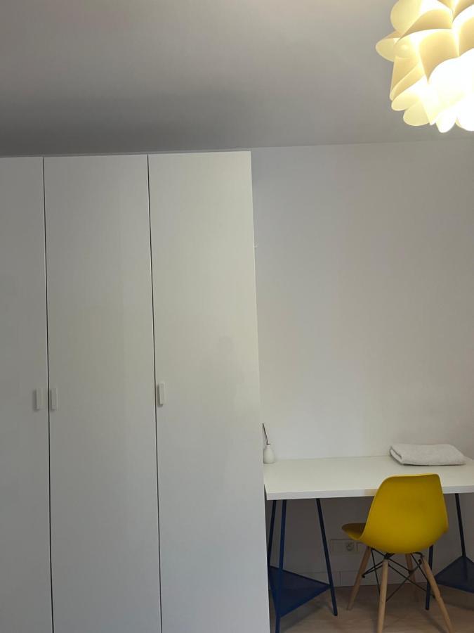 ורשה Cybernetyki2 Street Inn Near Airport מראה חיצוני תמונה